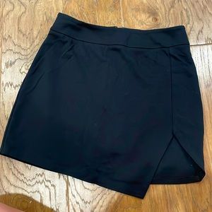 Black mini skirt with little slit